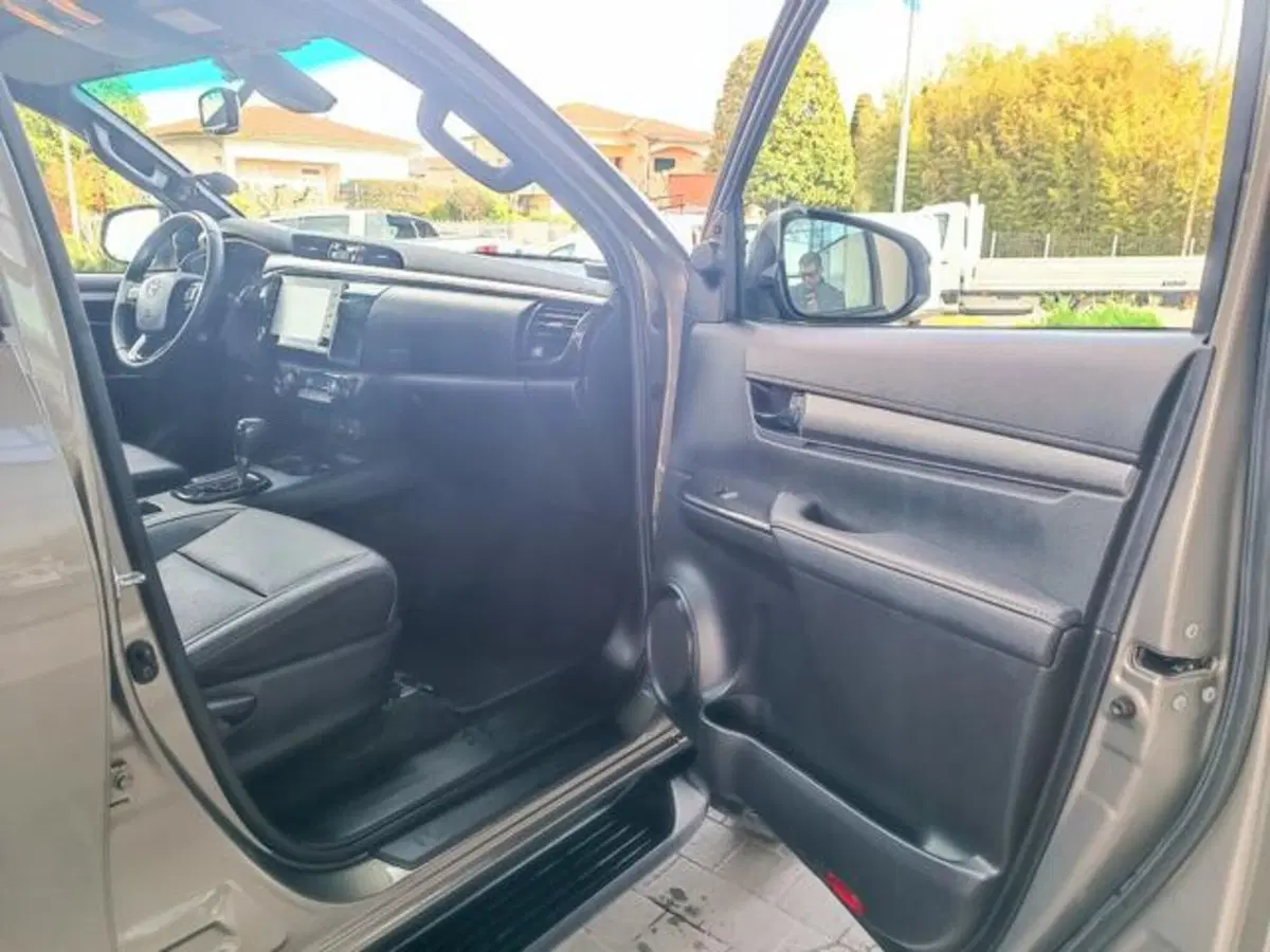 Toyota Hilux usata a Pisa (15)