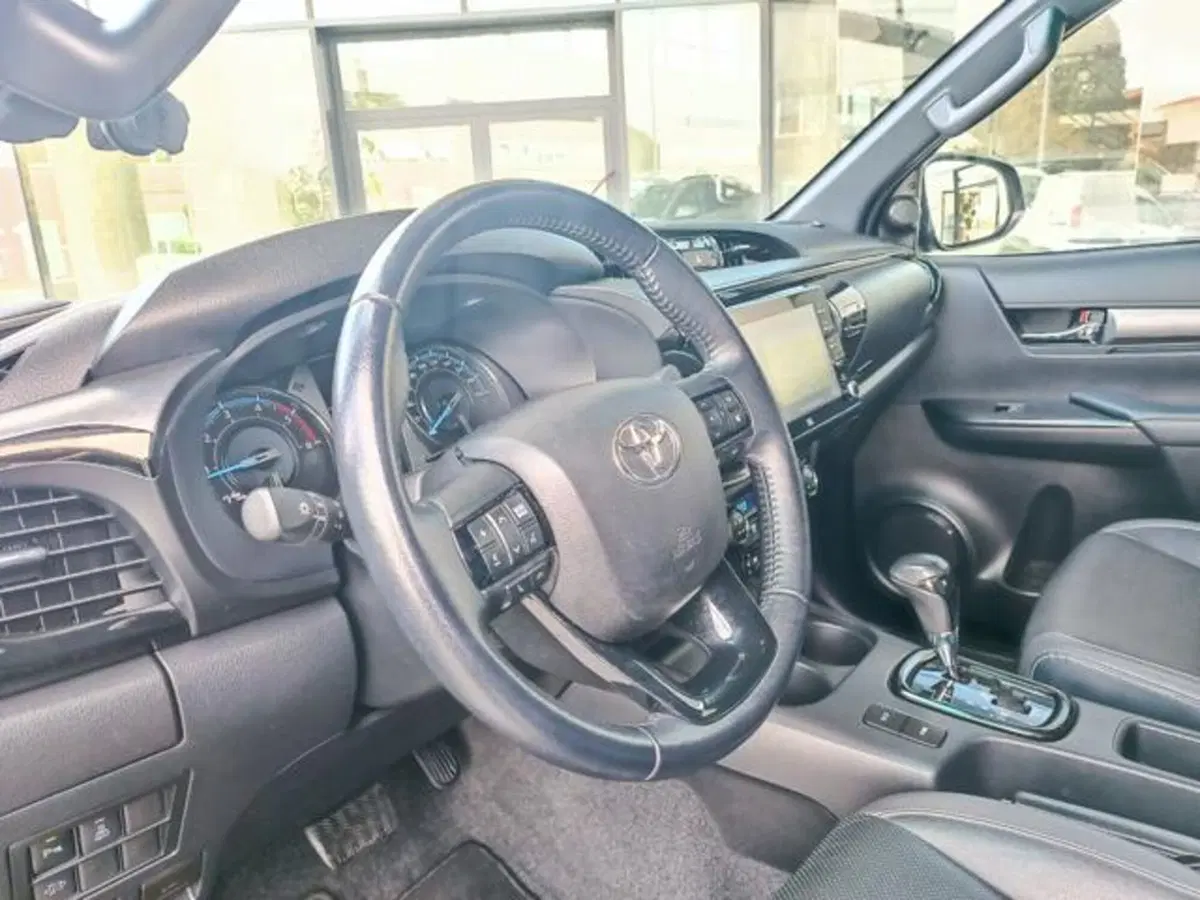 Toyota Hilux usata a Pisa (5)