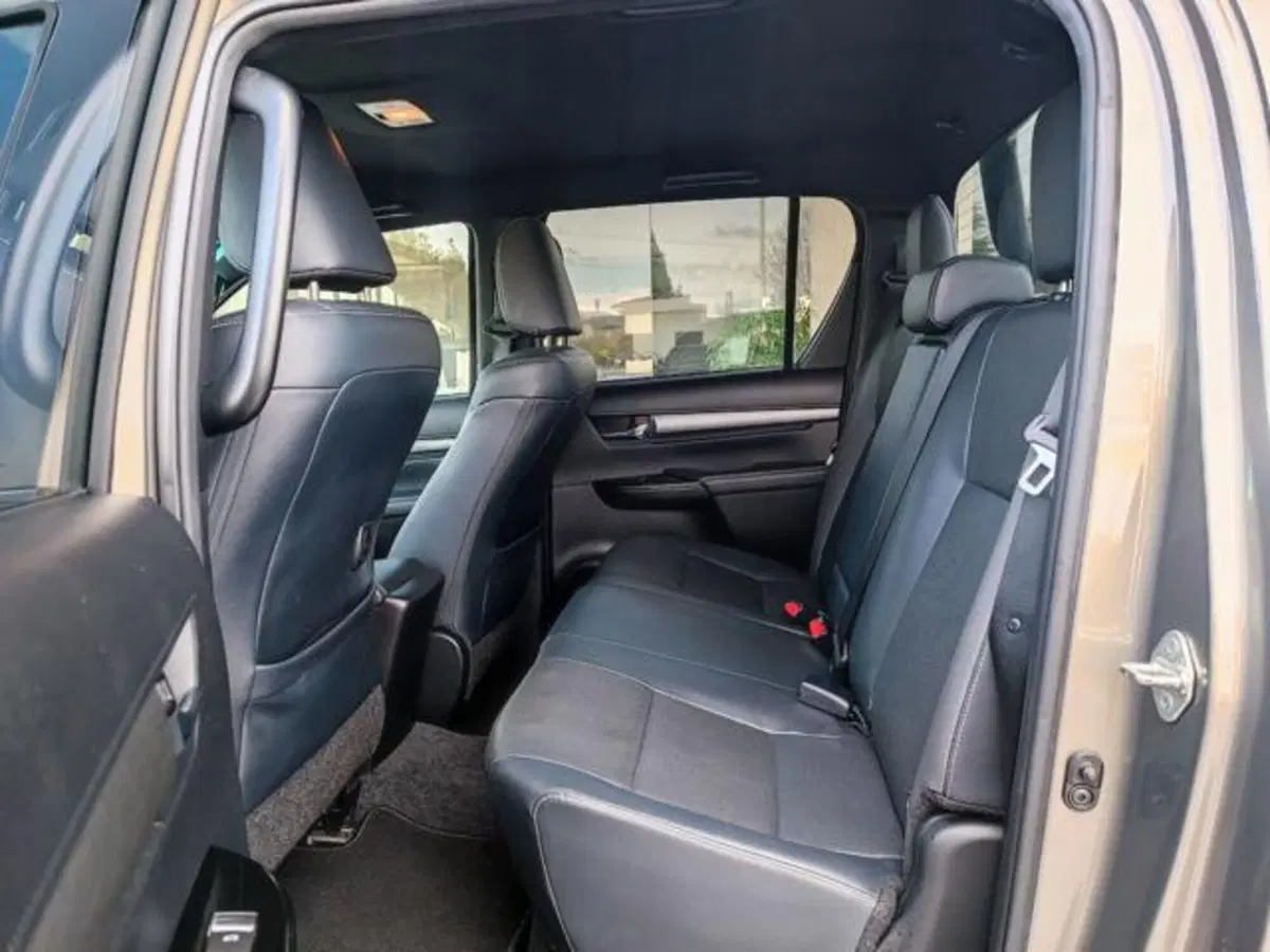 Toyota Hilux usata a Pisa (8)