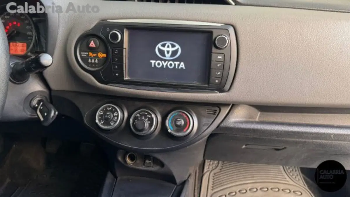 Toyota Yaris usata a Reggio Calabria (17)
