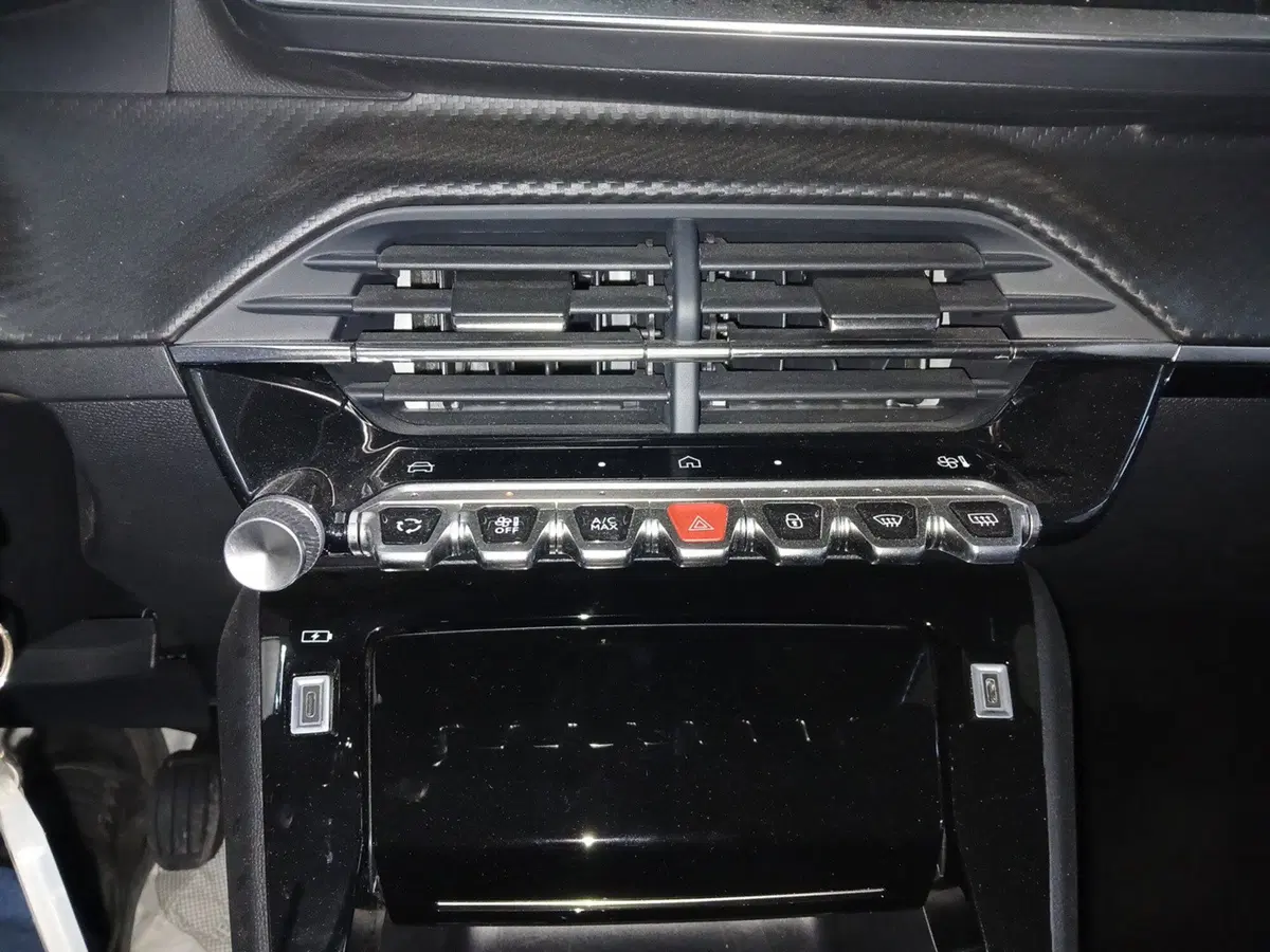 Peugeot 208 usata a Lecce (17)