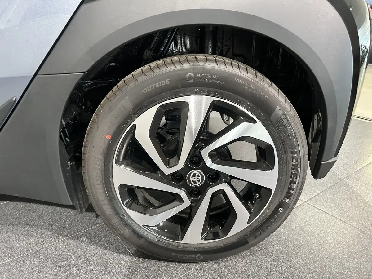 Toyota Aygo X usata a Milano (7)