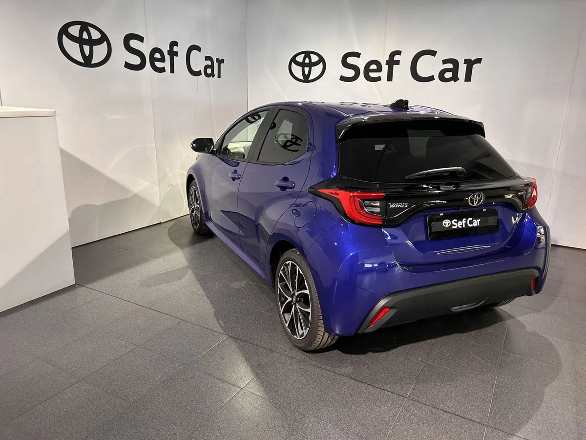 Toyota Yaris nuova a Milano (5)