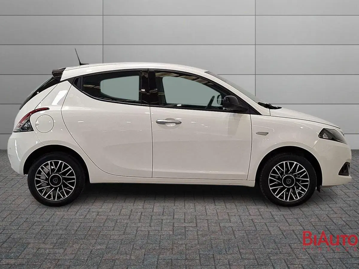 Lancia Ypsilon usata a Firenze (3)