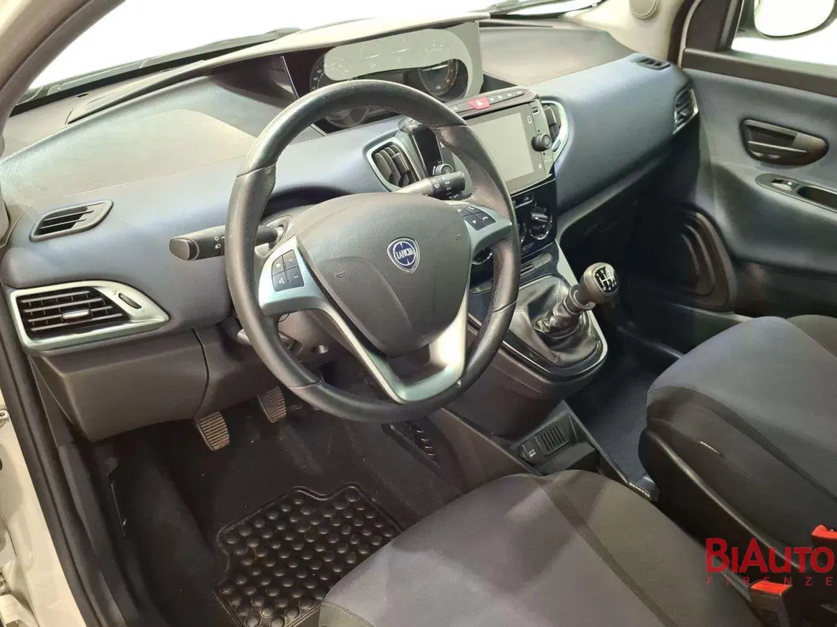 Lancia Ypsilon usata a Firenze (6)
