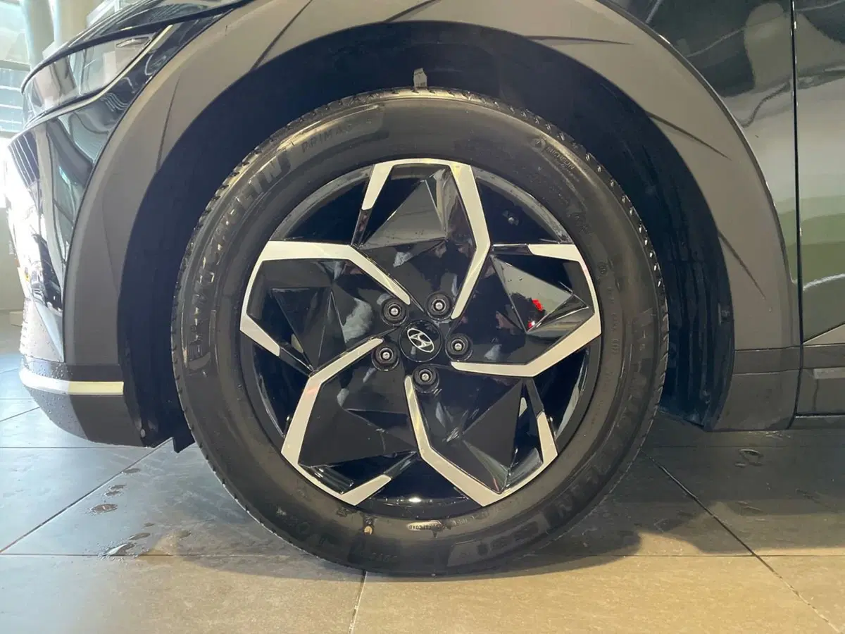 Hyundai Ioniq 5 usata a Macerata (8)