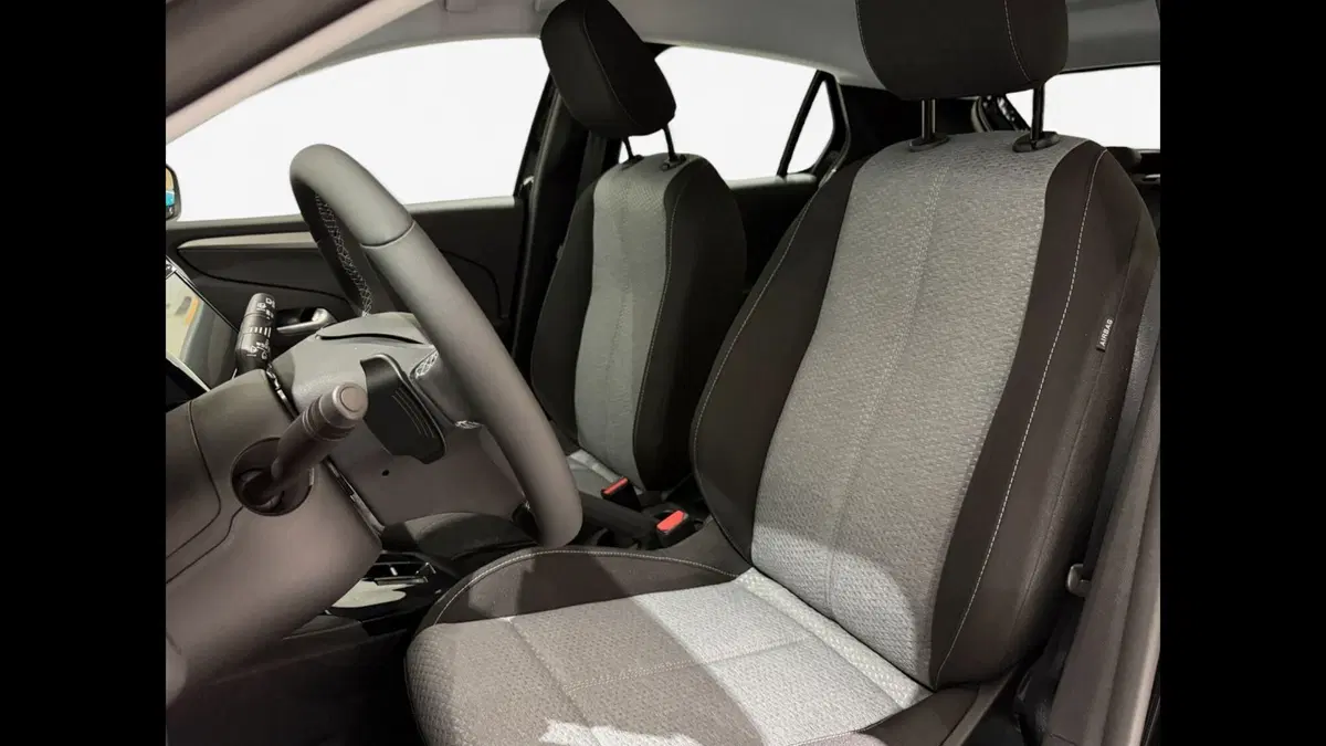 Opel Corsa nuova a Palermo (8)
