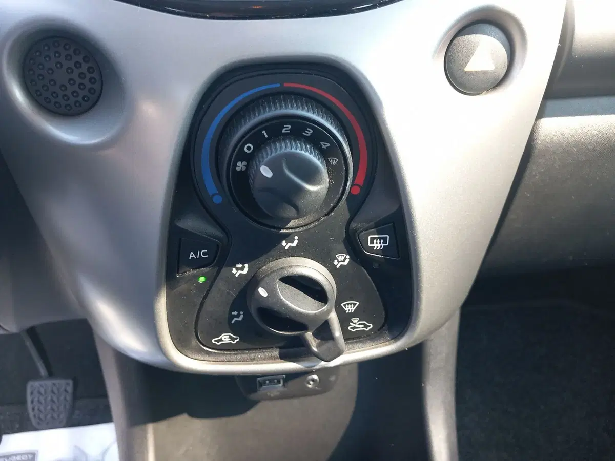 Peugeot 108 usata a Lucca (18)
