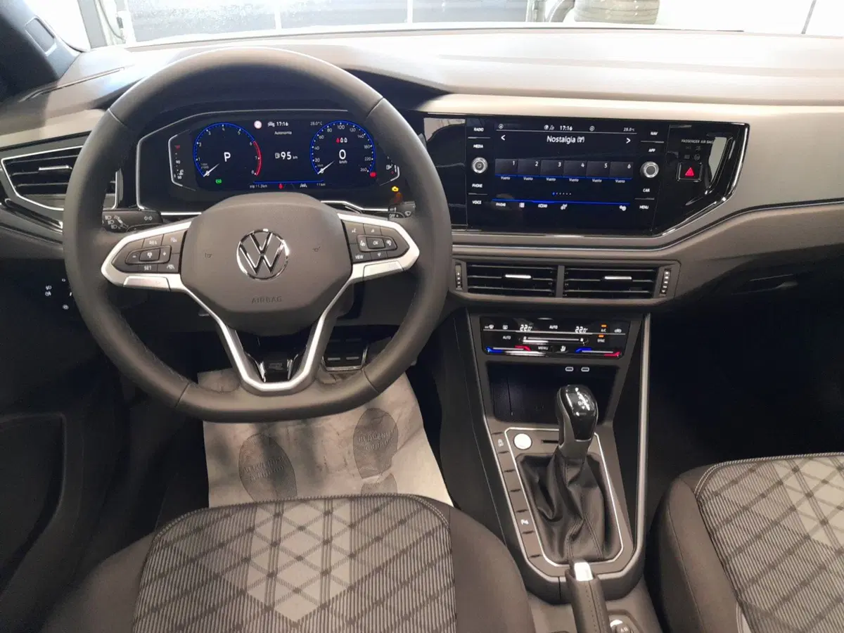 Volkswagen Taigo nuova a Bologna (16)