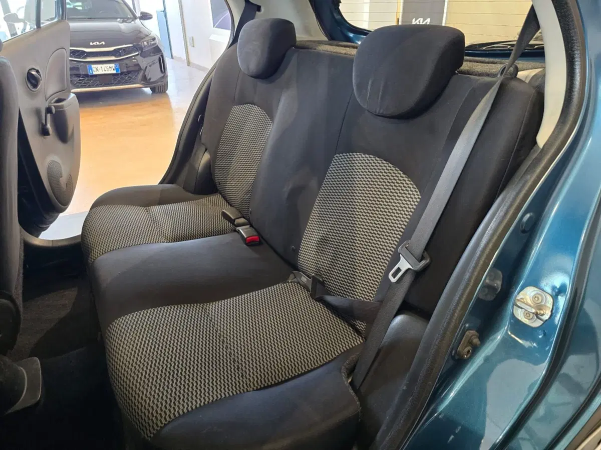 Nissan Micra usata a Rimini (8)