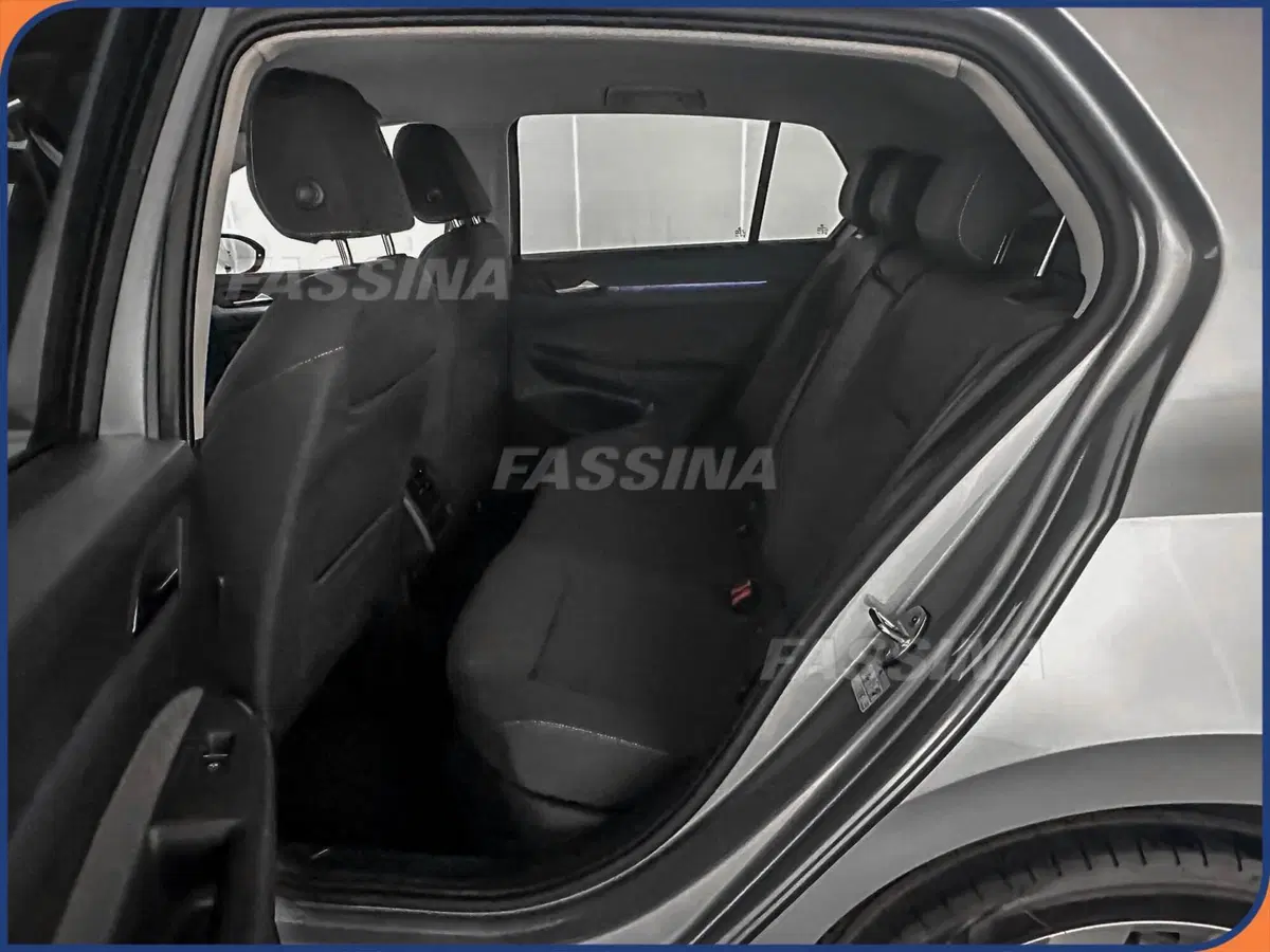 Volkswagen Golf nuova a Milano (10)