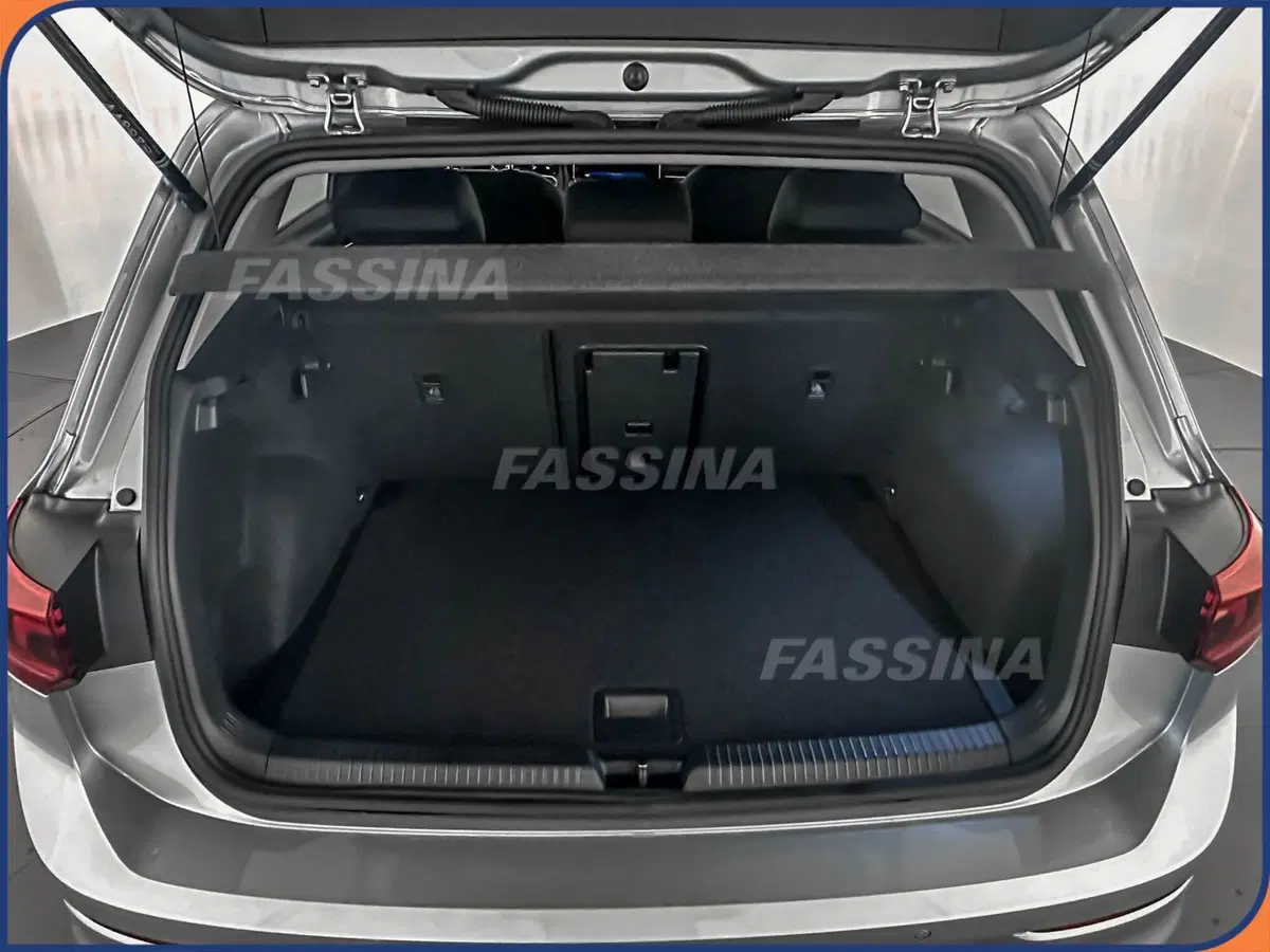 Volkswagen Golf nuova a Milano (12)