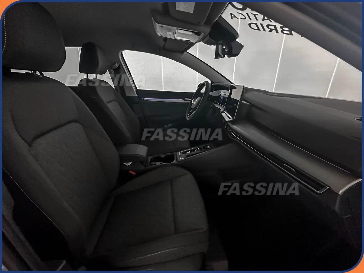 Volkswagen Golf nuova a Milano (14)