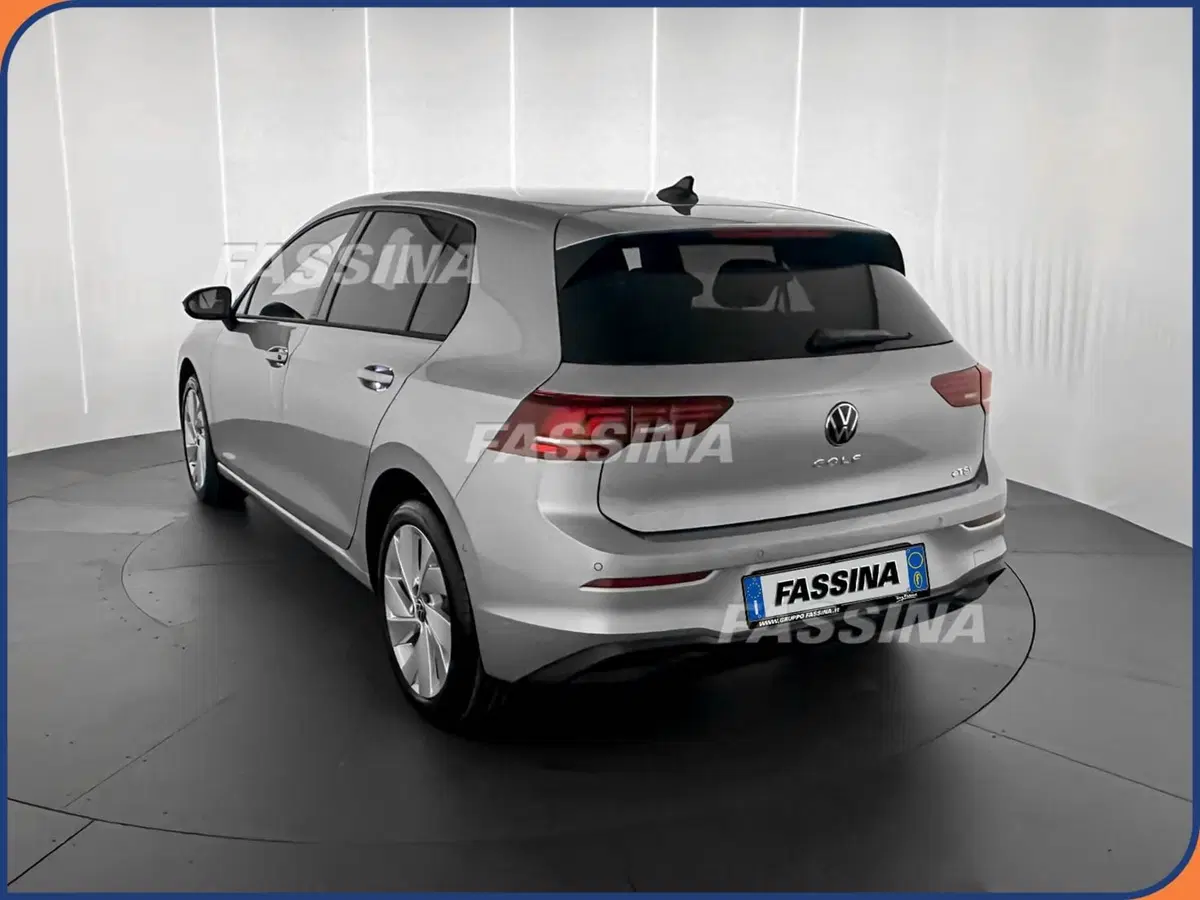 Volkswagen Golf nuova a Milano (4)