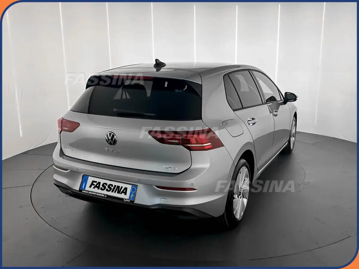 Volkswagen Golf nuova a Milano (6)