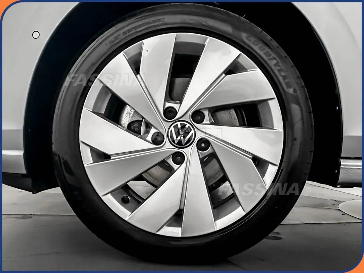 Volkswagen Golf nuova a Milano (7)