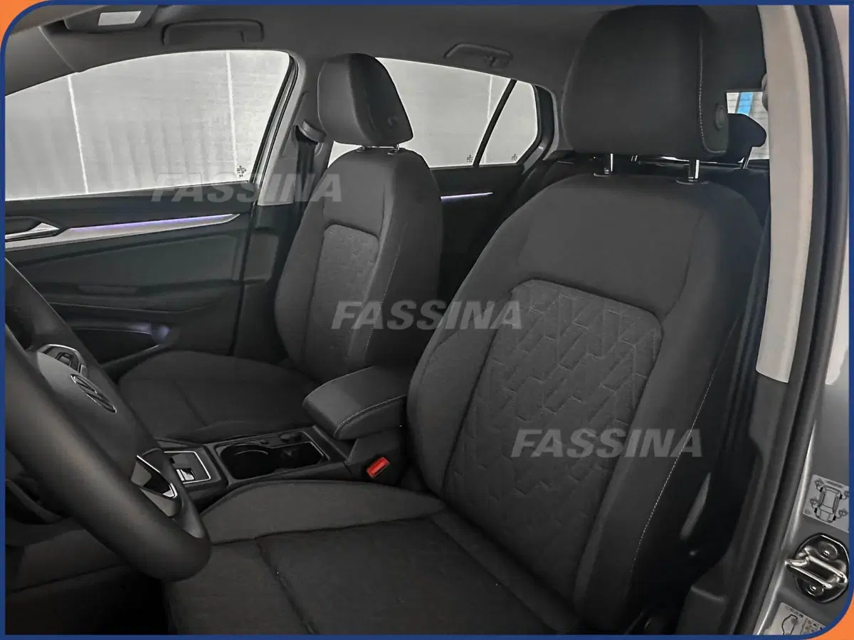 Volkswagen Golf nuova a Milano (8)