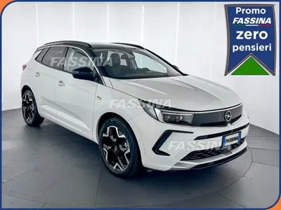 Opel Grandland 1.2 Ultimate s&amp;s 130cv at8 nuova a Milano
