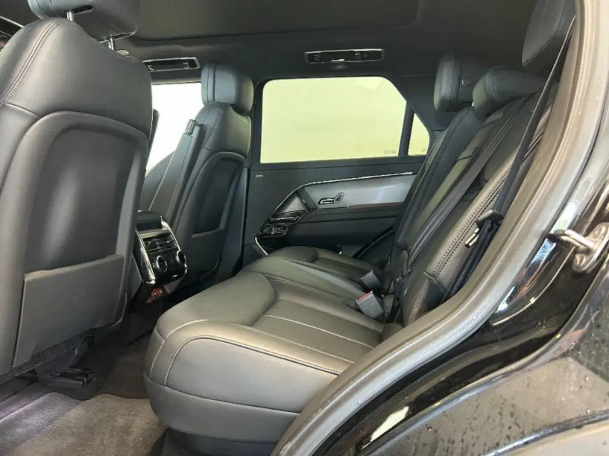 Land Rover Range Rover Sport usata a Venezia (17)