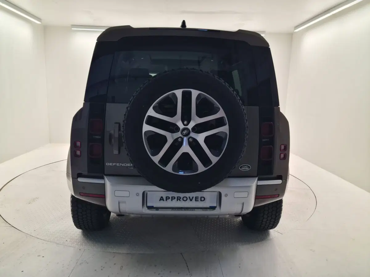 Land Rover Defender usata a Bergamo (9)