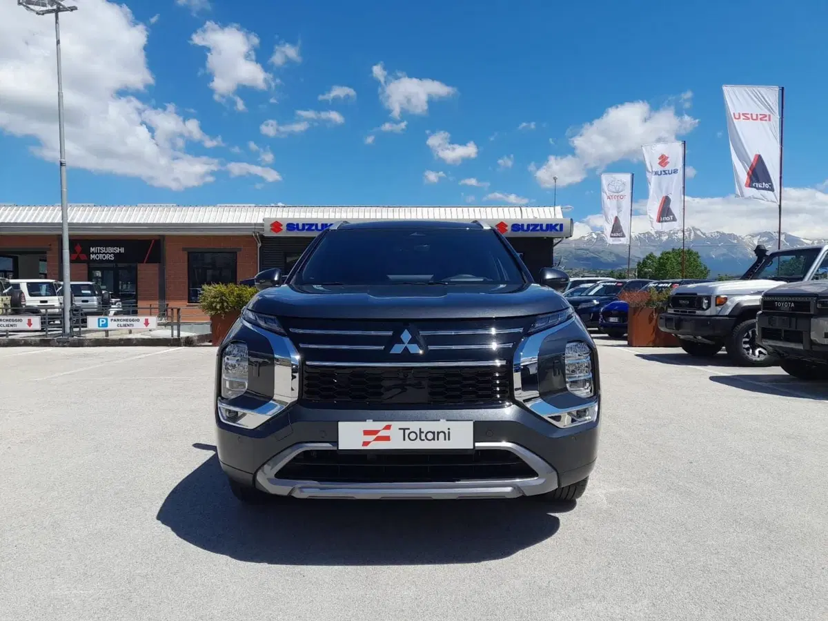 Mitsubishi Outlander nuova a L'Aquila (5)