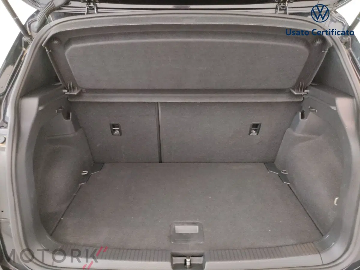 Volkswagen T-Cross usata a Varese (9)