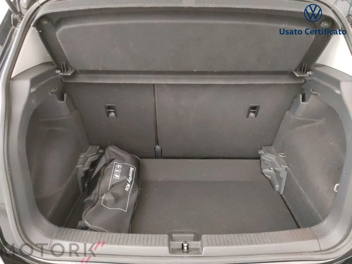 Volkswagen T-Cross usata a Varese (9)