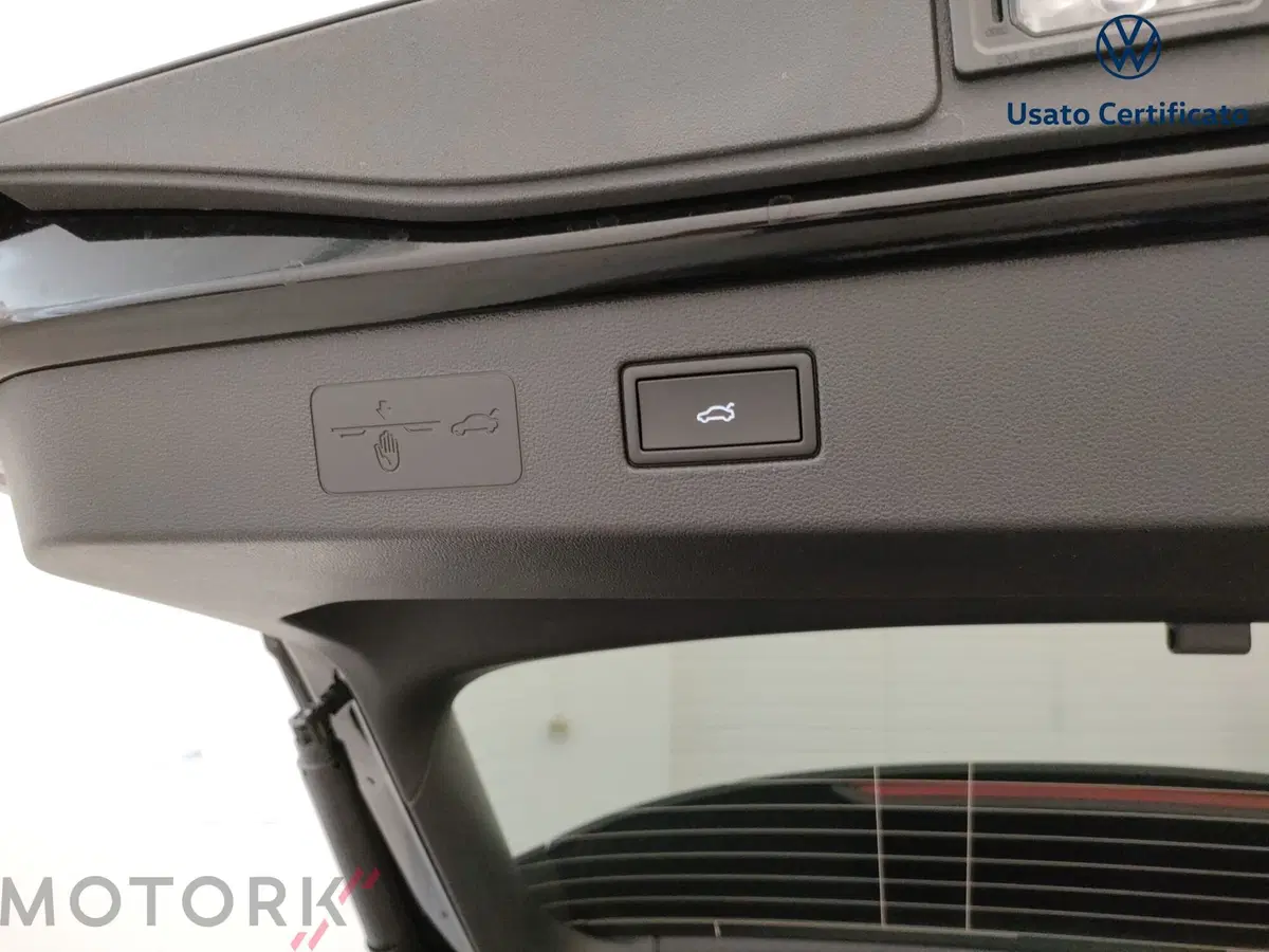 Volkswagen T-Roc nuova a Varese (17)