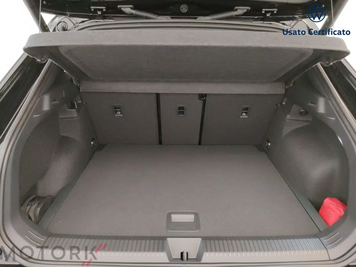 Volkswagen T-Roc nuova a Varese (9)