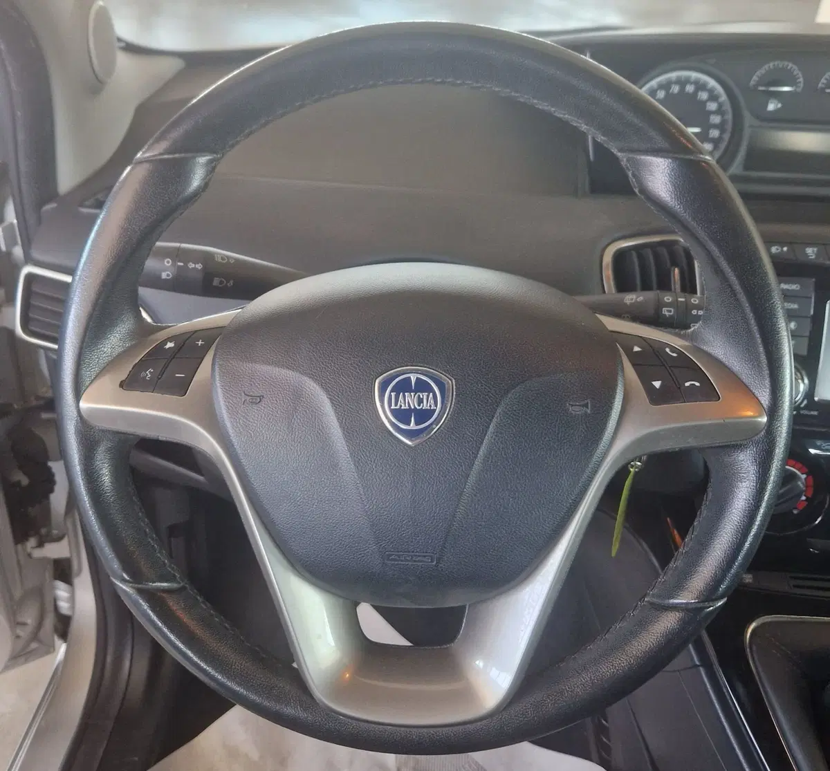 Lancia Ypsilon usata a Terni (12)