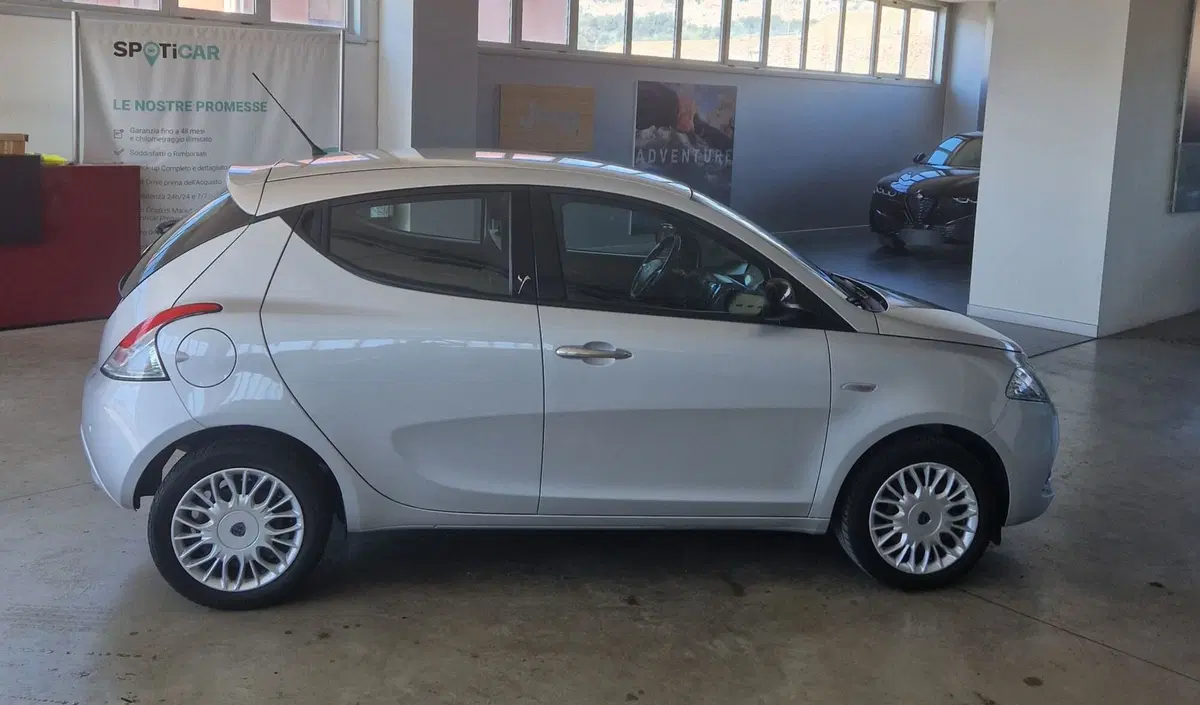 Lancia Ypsilon usata a Terni (3)