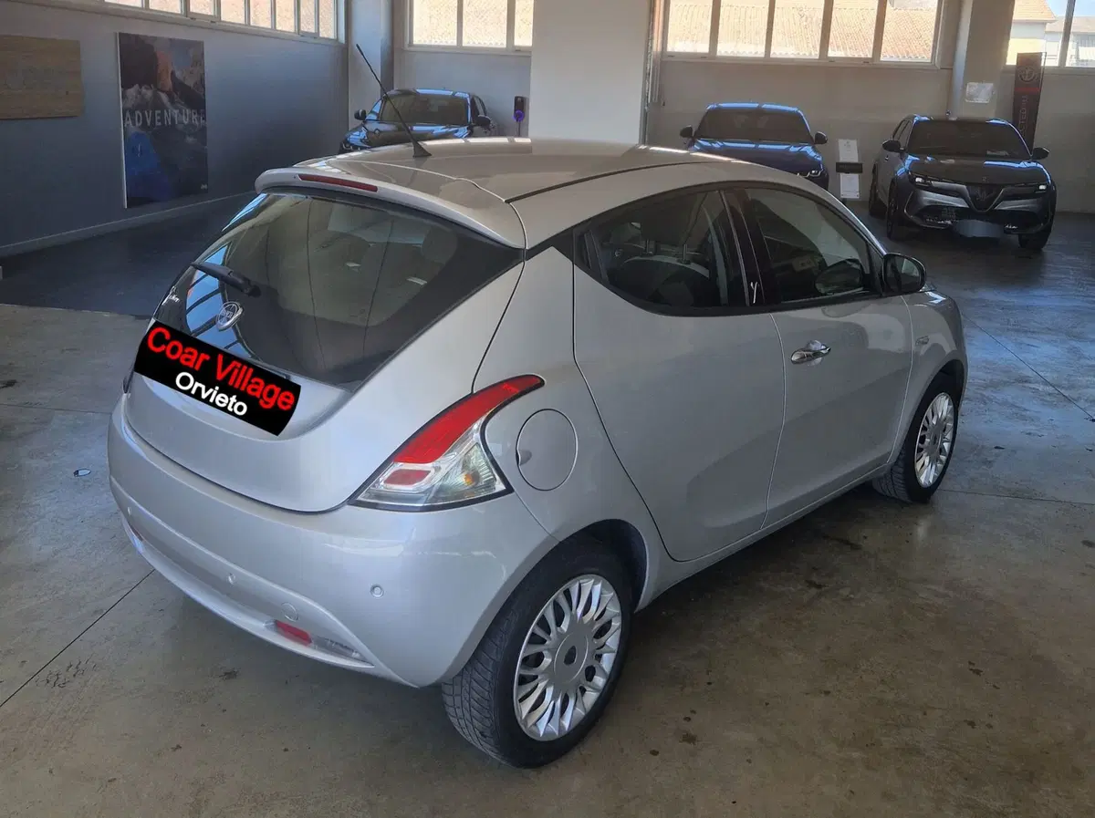 Lancia Ypsilon usata a Terni (4)