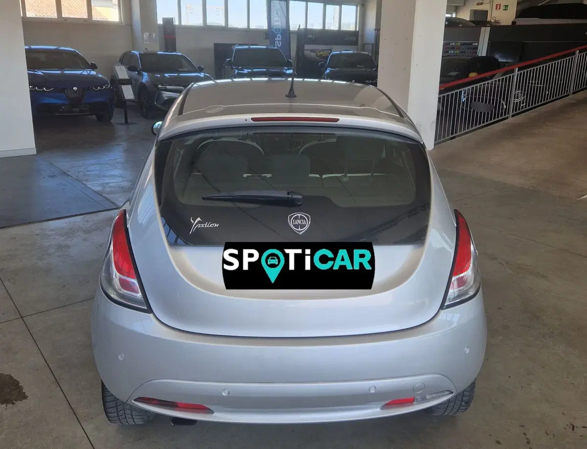 Lancia Ypsilon usata a Terni (5)