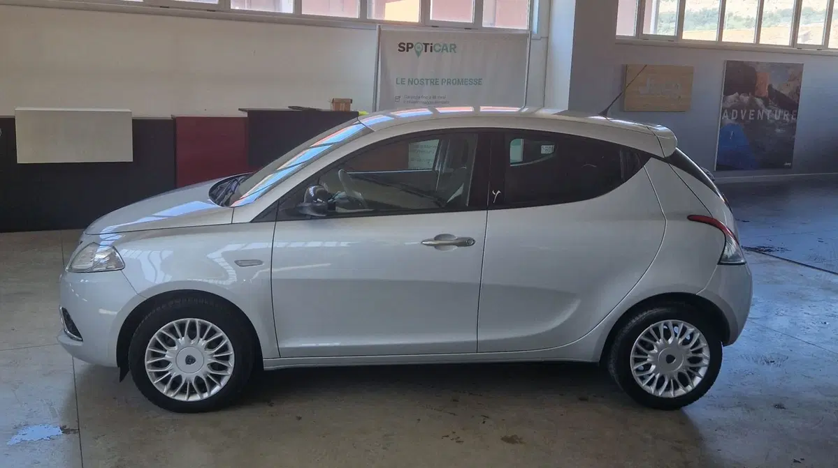 Lancia Ypsilon usata a Terni (6)