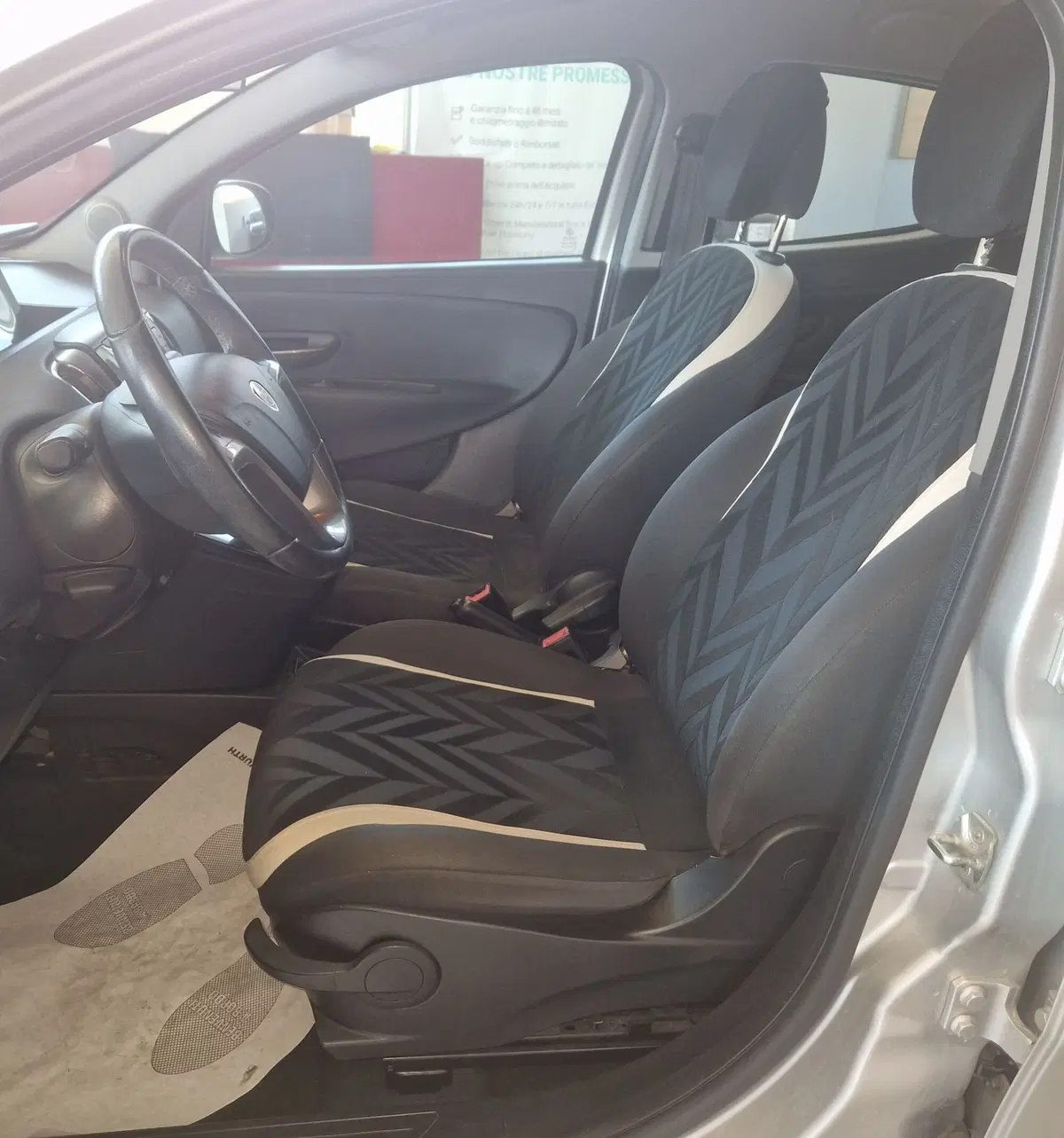Lancia Ypsilon usata a Terni (7)
