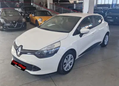Renault Clio 1.2 75CV 5 porte Wave del 2015 usata a Orvieto