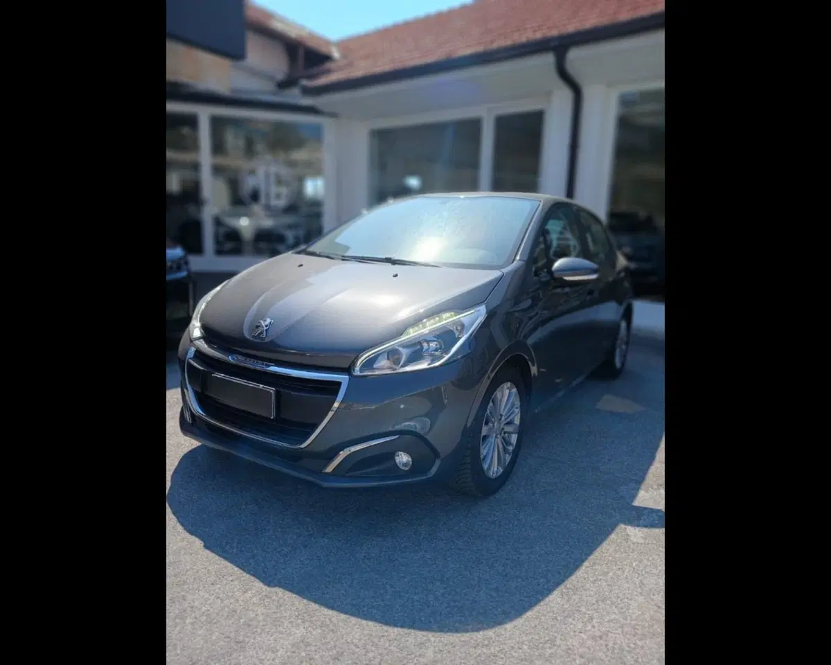 Peugeot 208 usata a Imperia