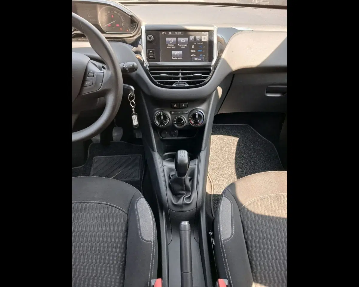 Peugeot 208 usata a Imperia (10)
