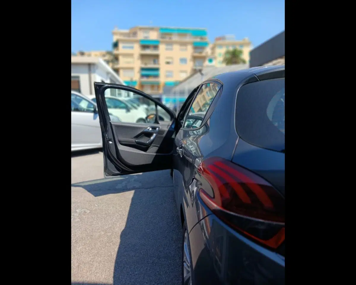 Peugeot 208 usata a Imperia (12)