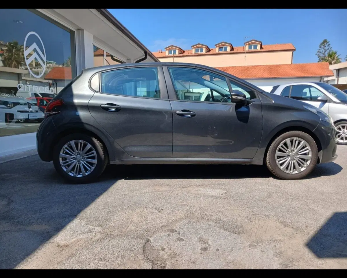 Peugeot 208 usata a Imperia (6)