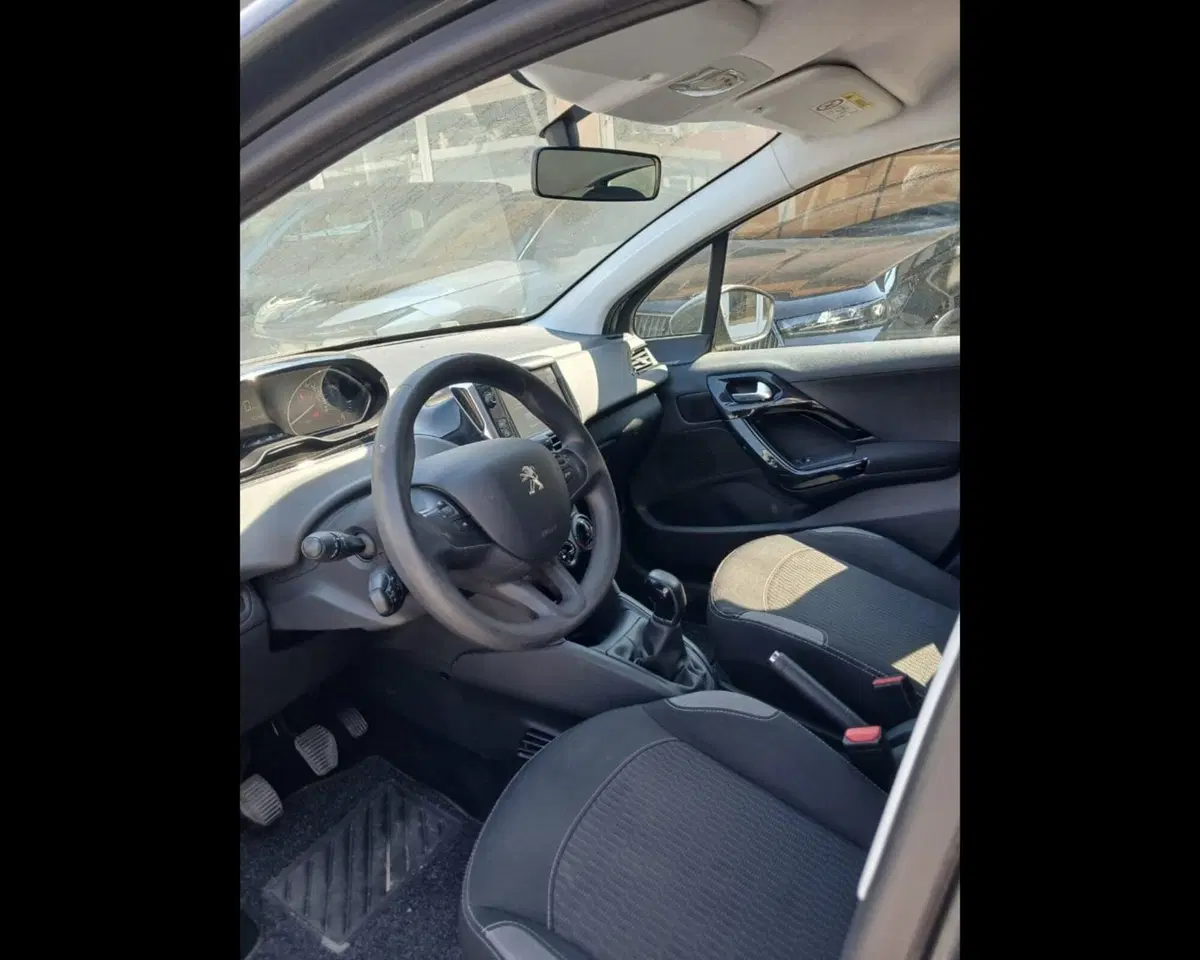 Peugeot 208 usata a Imperia (9)