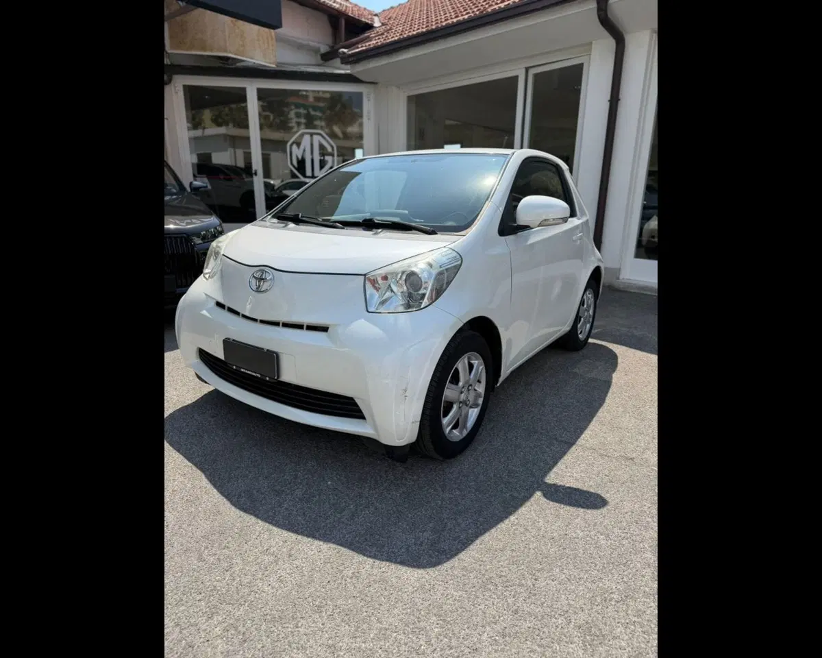 Toyota iQ usata a Imperia