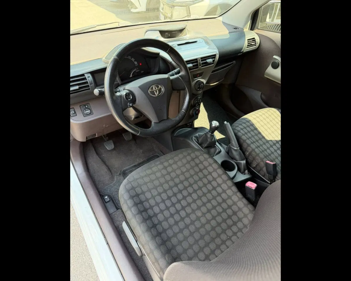 Toyota iQ usata a Imperia (11)