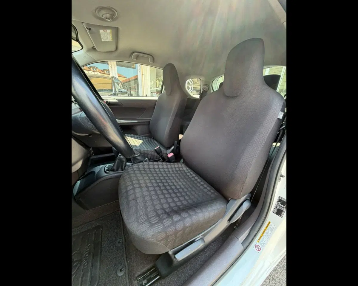 Toyota iQ usata a Imperia (12)