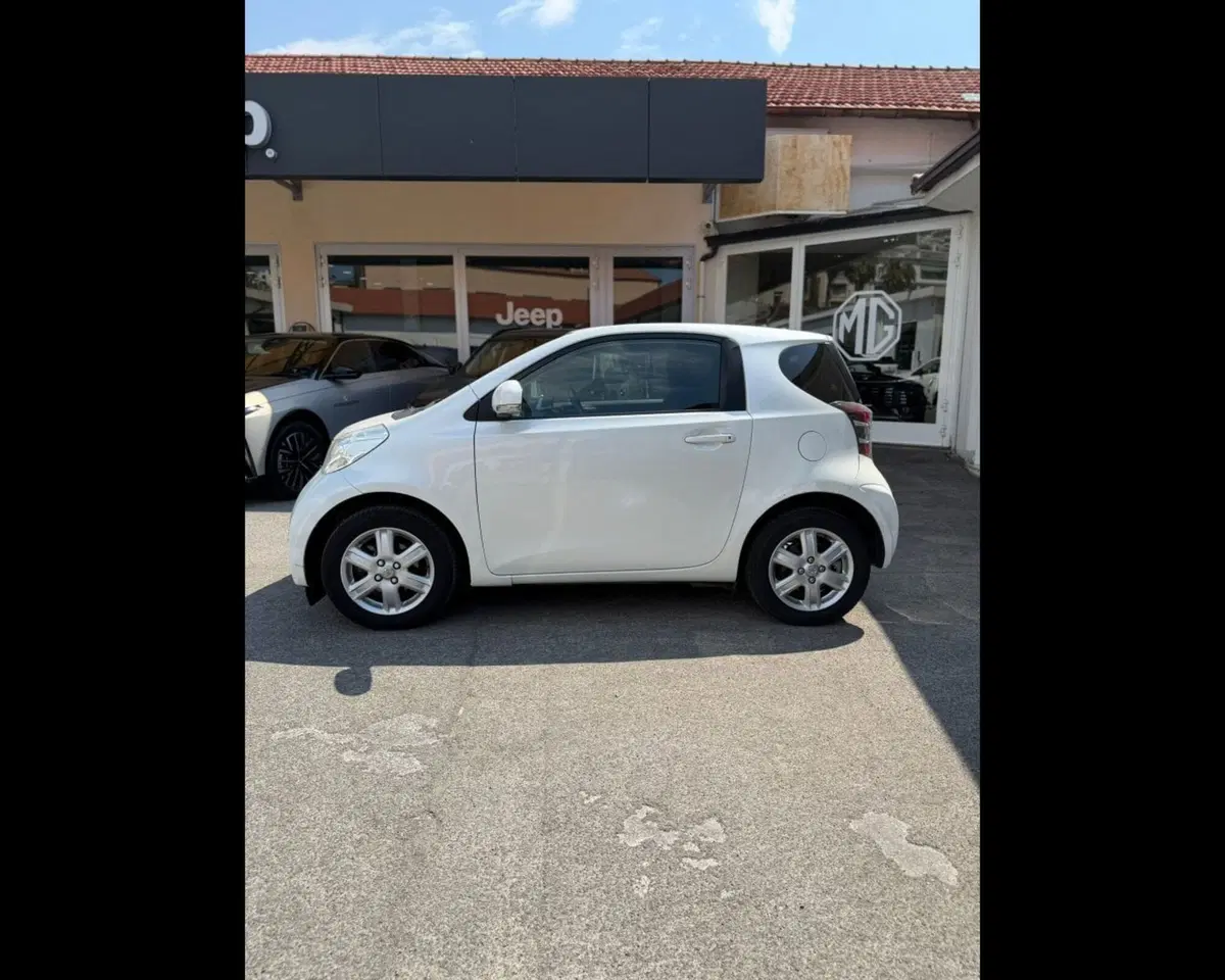 Toyota iQ usata a Imperia (2)