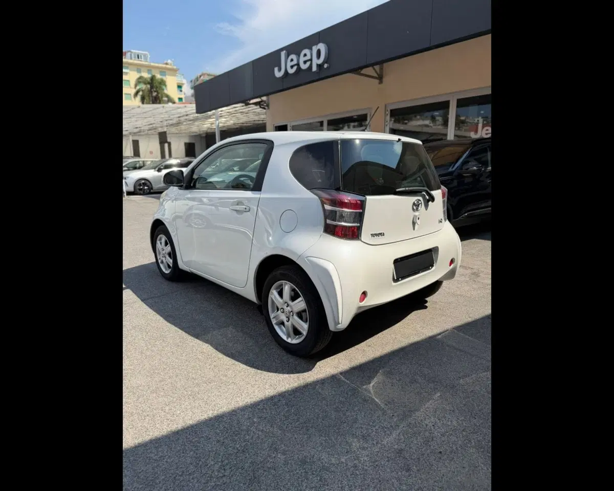 Toyota iQ usata a Imperia (3)