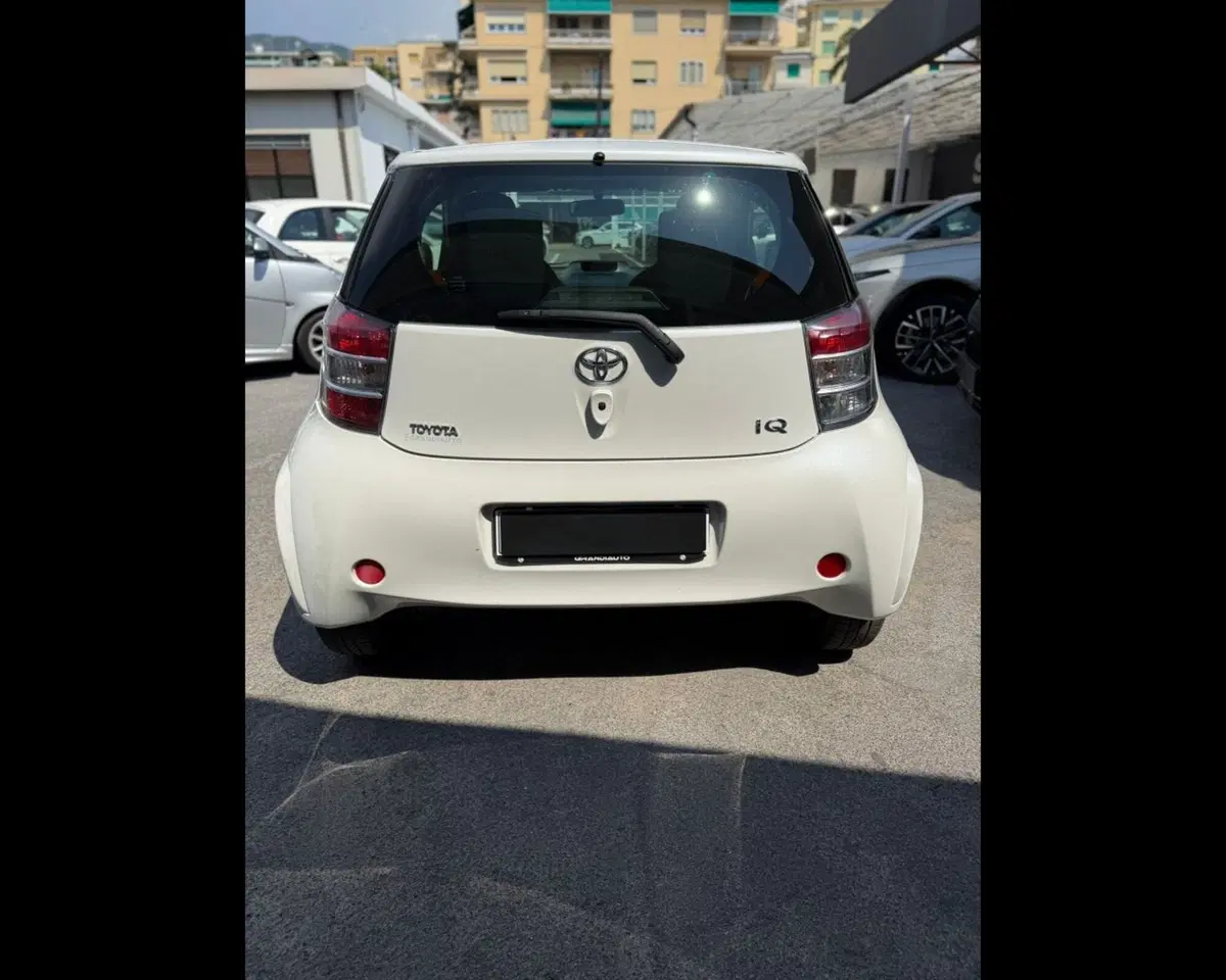 Toyota iQ usata a Imperia (4)