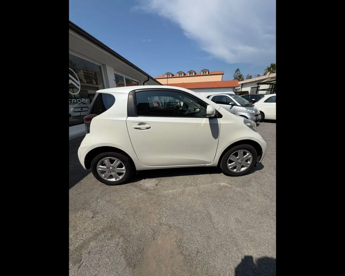 Toyota iQ usata a Imperia (6)