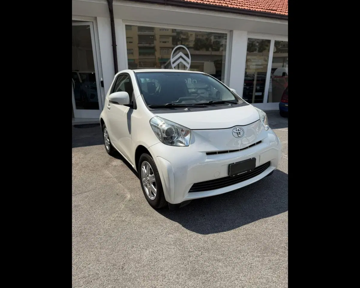 Toyota iQ usata a Imperia (7)