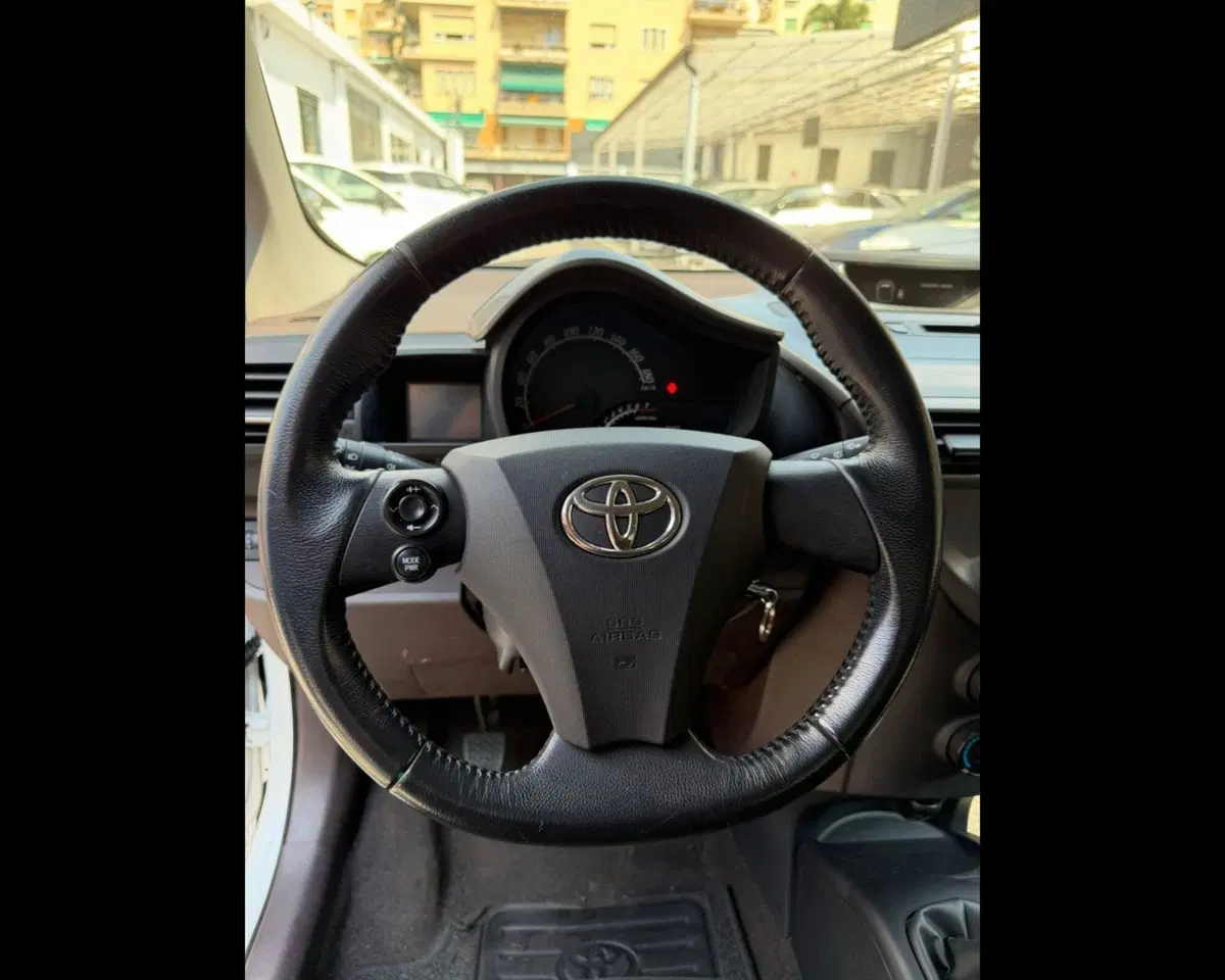 Toyota iQ usata a Imperia (9)